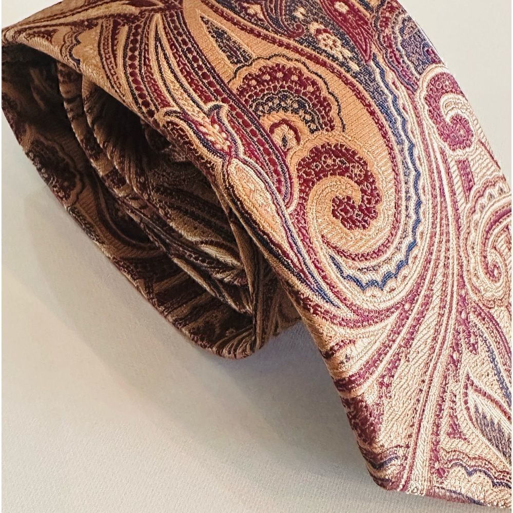 Vintage luxury paisley tie